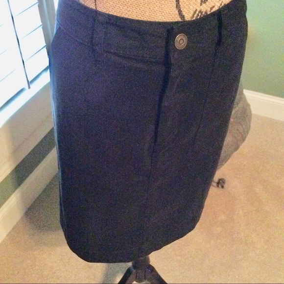Short black skirt size 14 - Picture 2 of 5